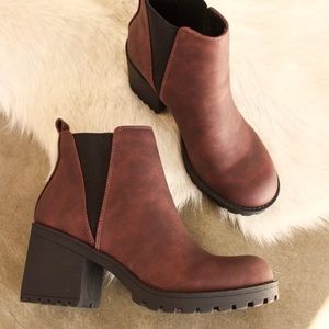 Chinese Laundry block heel Chelsea booties in wine 7.5